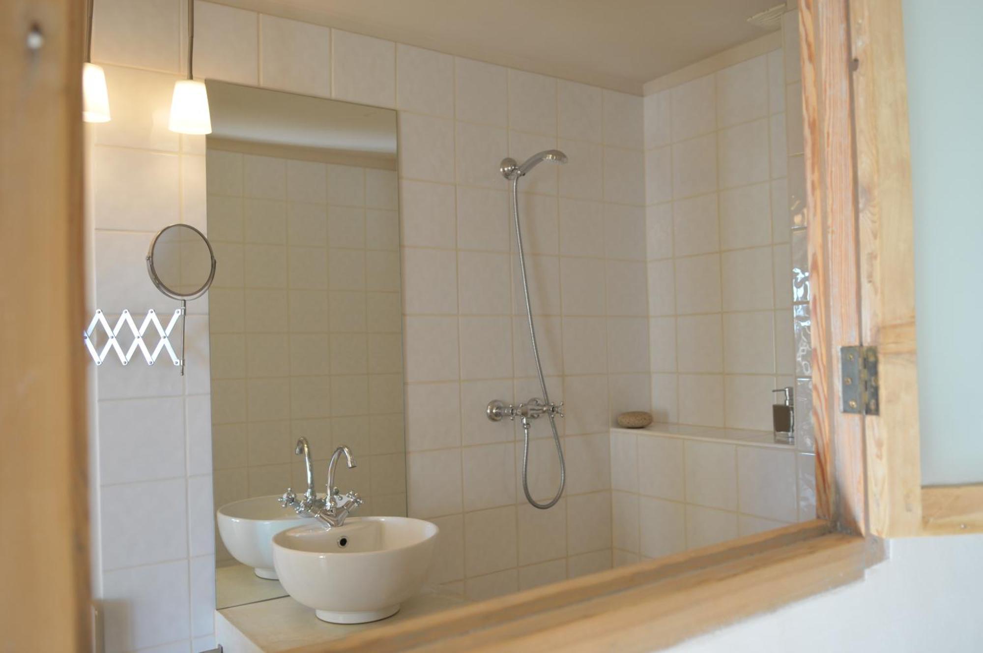 Songes Au Lit Du Fleuve Bed & Breakfast Cambes  Bagian luar foto